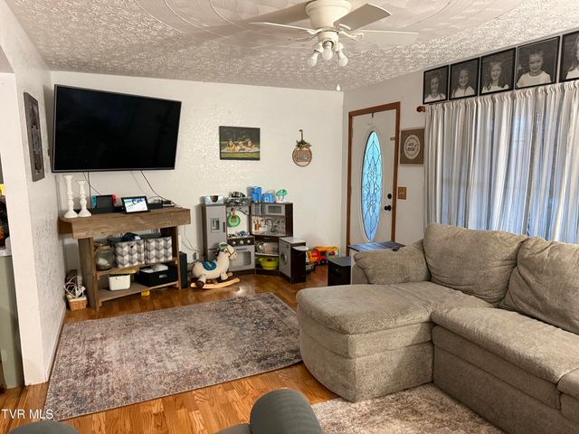 864 Big Smith Ridge Road, Clintwood, VA 24228