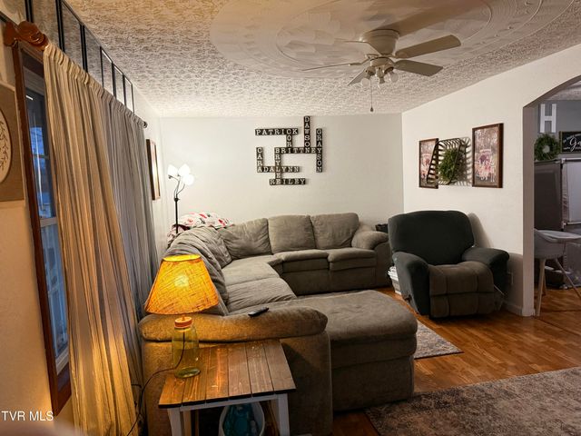 864 Big Smith Ridge Road, Clintwood, VA 24228