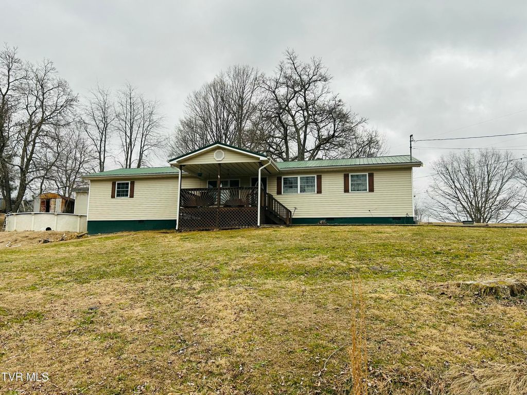 864 Big Smith Ridge Road, Clintwood, VA 24228