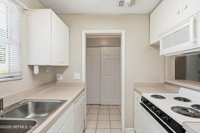4836 ATLANTIC Boulevard 104, Jacksonville, FL 32207