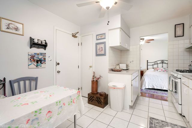 9209 Potter Road 2F, Des Plaines, IL 60016