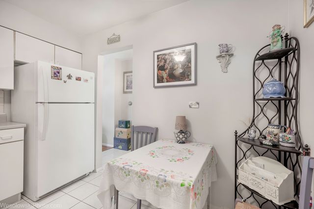 9209 Potter Road 2F, Des Plaines, IL 60016