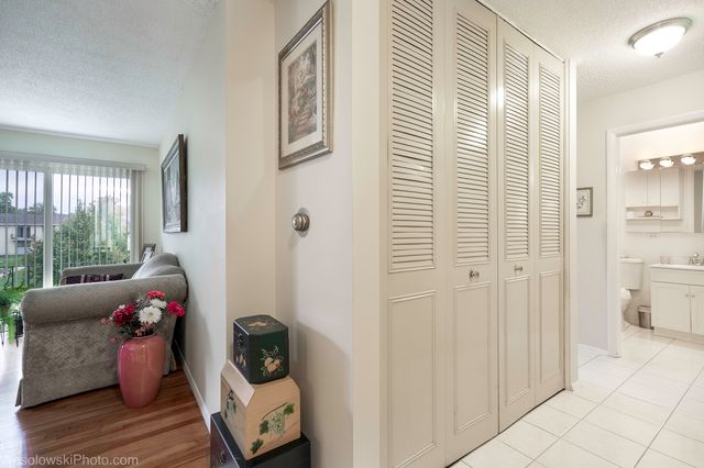 9209 Potter Road 2F, Des Plaines, IL 60016