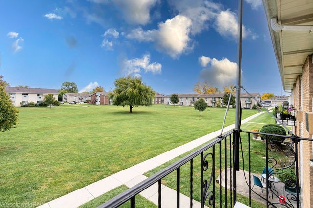 9209 Potter Road 2F, Des Plaines, IL 60016