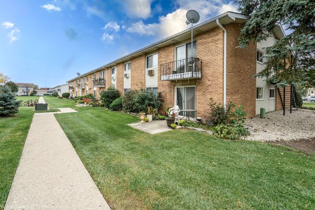 9209 Potter Road 2F, Des Plaines, IL 60016