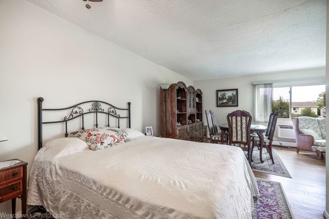 9209 Potter Road 2F, Des Plaines, IL 60016