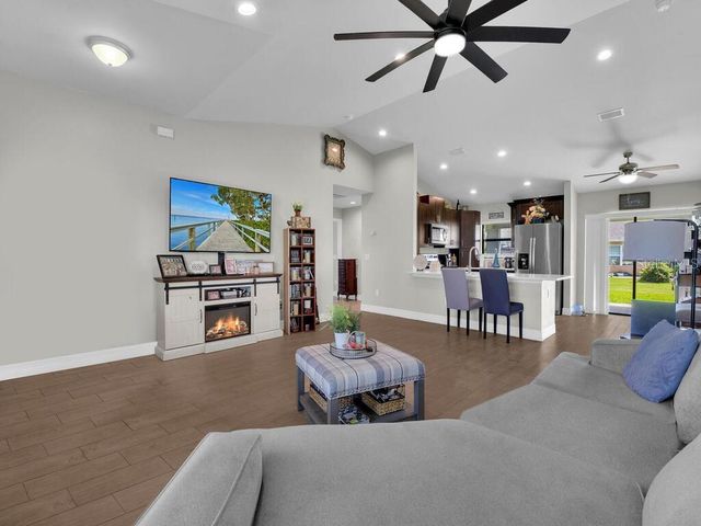 1322 NW 10TH TERRACE, Cape Coral, FL 33993
