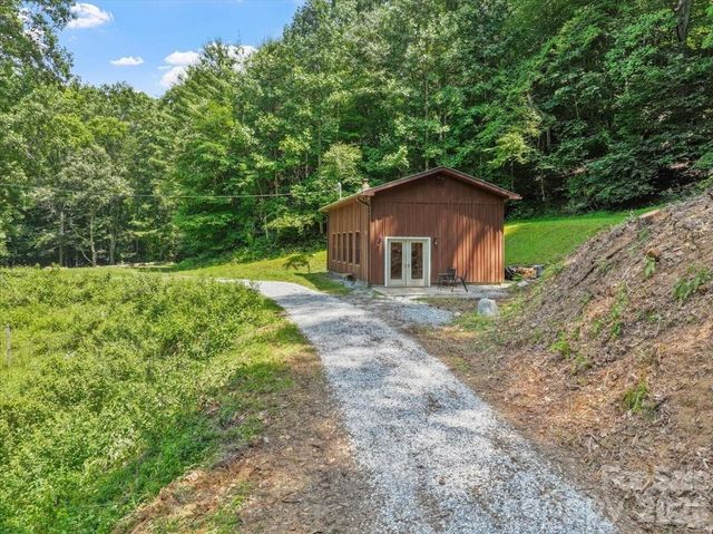 323 McCurrey Road, Burnsville, NC 28714