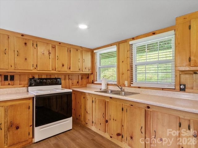 323 McCurrey Road, Burnsville, NC 28714