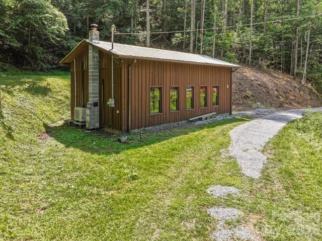 323 McCurrey Road, Burnsville, NC 28714