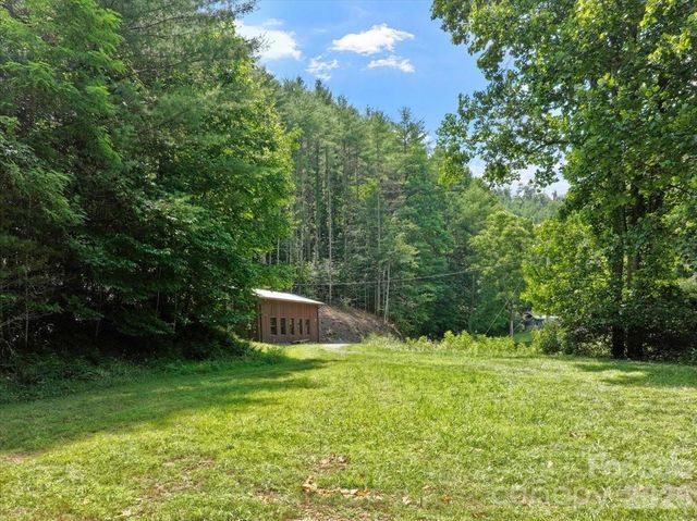 323 McCurrey Road, Burnsville, NC 28714
