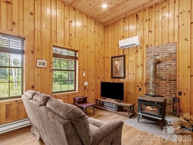 323 McCurrey Road, Burnsville, NC 28714