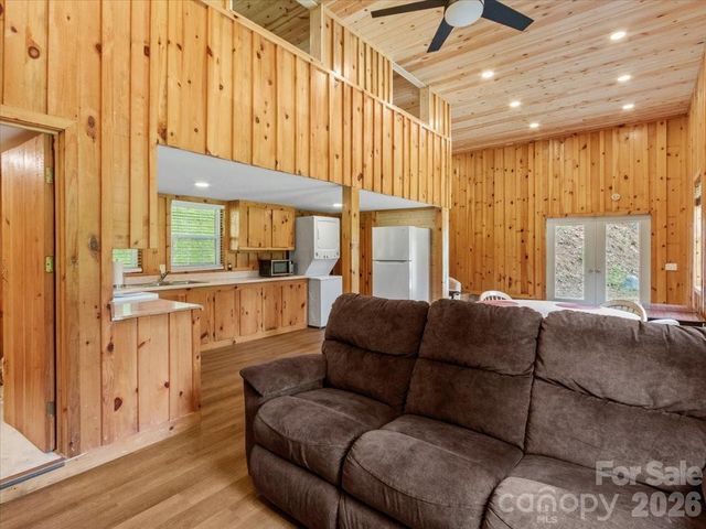 323 McCurrey Road, Burnsville, NC 28714