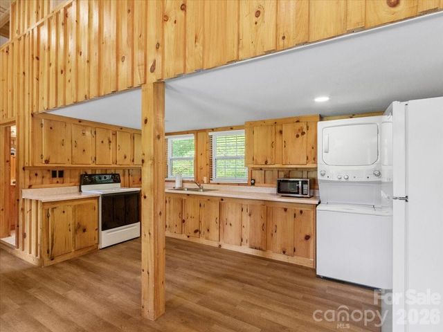 323 McCurrey Road, Burnsville, NC 28714