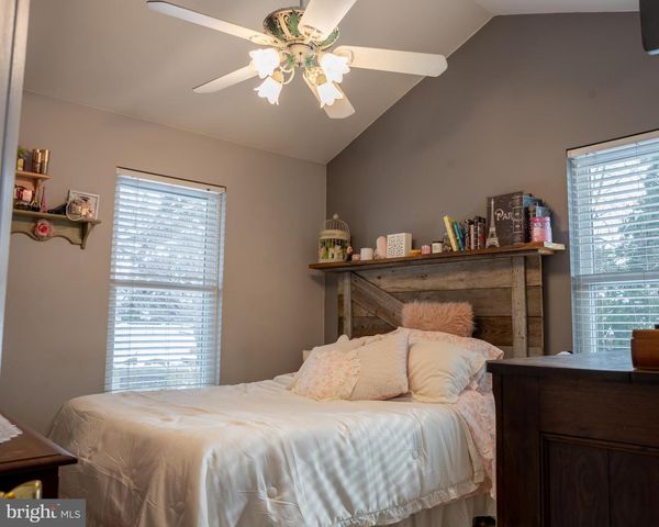 501 DEVONSHIRE DR, Sewell, NJ 08080