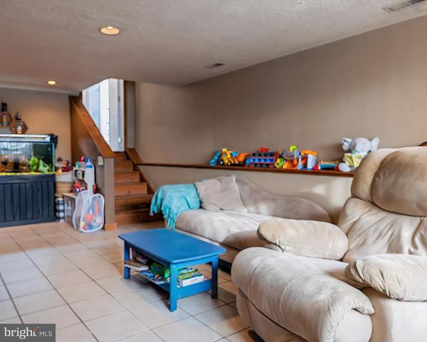 501 DEVONSHIRE DR, Sewell, NJ 08080