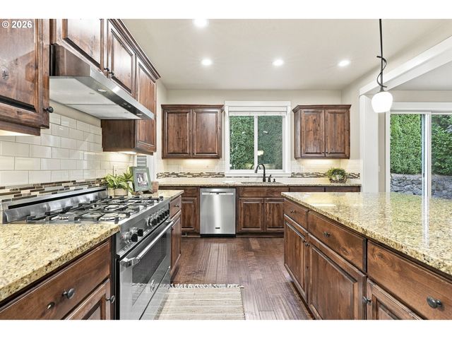 4992 SUMMIT St, West Linn, OR 97068