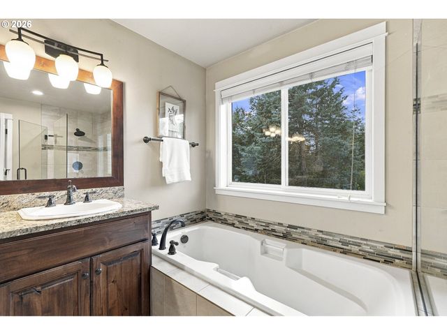 4992 SUMMIT St, West Linn, OR 97068