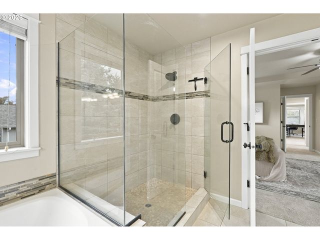 4992 SUMMIT St, West Linn, OR 97068