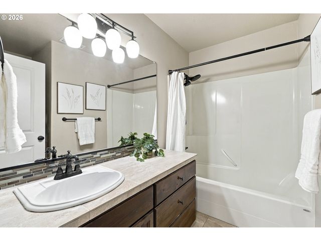 4992 SUMMIT St, West Linn, OR 97068