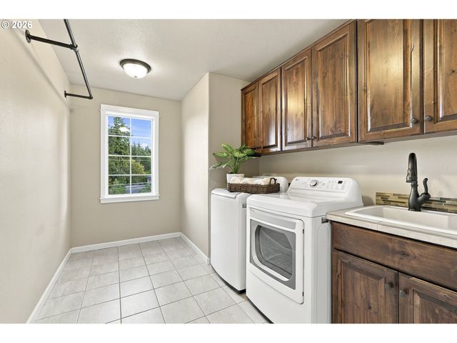 4992 SUMMIT St, West Linn, OR 97068