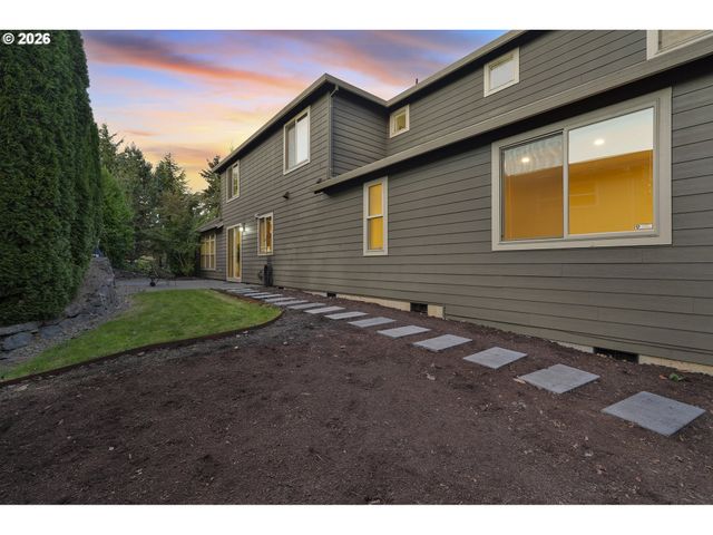 4992 SUMMIT St, West Linn, OR 97068