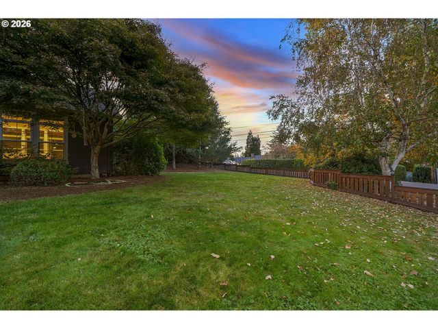 4992 SUMMIT St, West Linn, OR 97068
