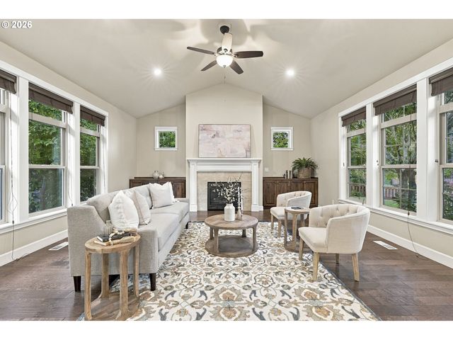 4992 SUMMIT St, West Linn, OR 97068