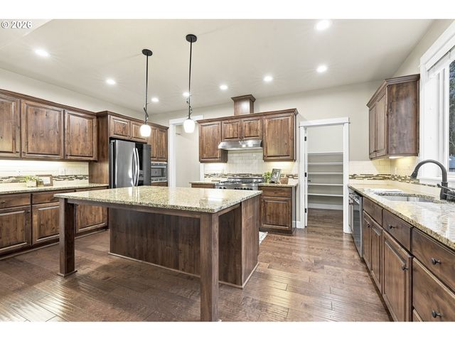 4992 SUMMIT St, West Linn, OR 97068
