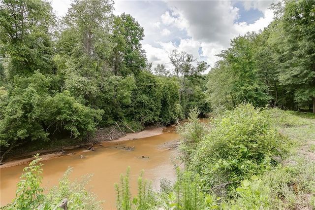 531 Moons Bridge Road, Hoschton, GA 30548