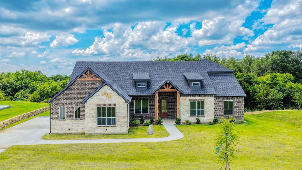 2001 Woodland Road, Weatherford, TX 76088