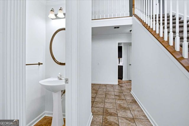 640 Suwanee Lakes Circle, Suwanee, GA 30024