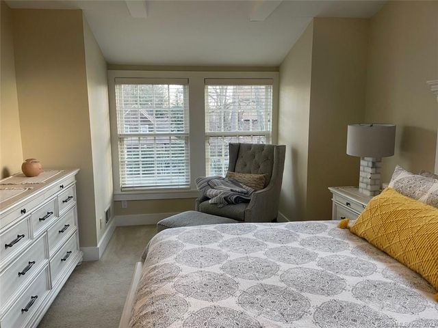4 Sycamore Lane, West Hartford, CT 06117