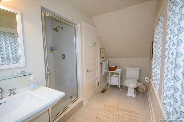 4 Sycamore Lane, West Hartford, CT 06117