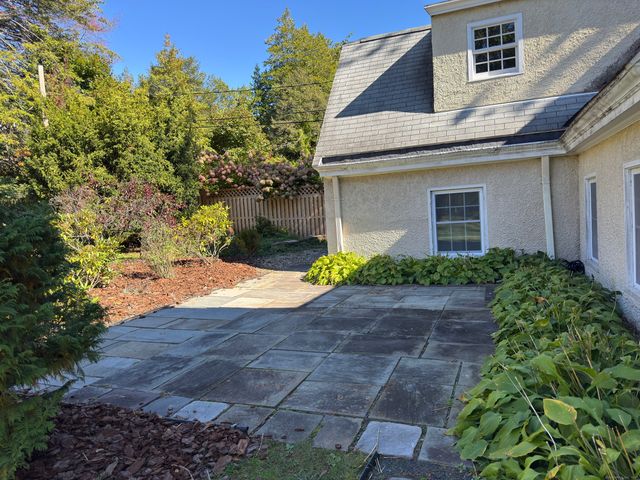 4 Sycamore Lane, West Hartford, CT 06117