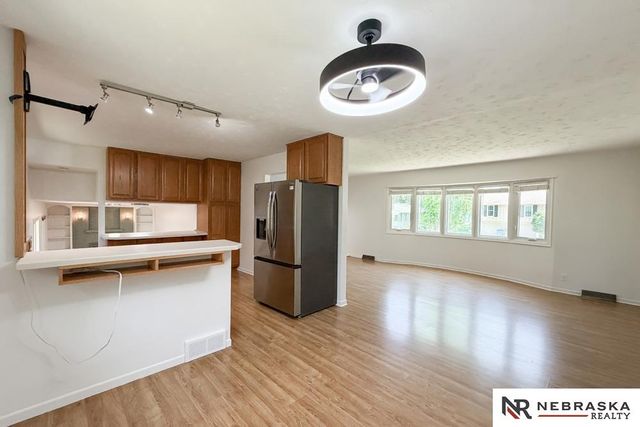 1218 S 165th Street, Omaha, NE 68130