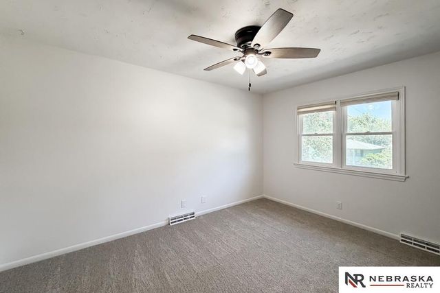 1218 S 165th Street, Omaha, NE 68130