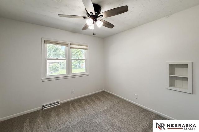 1218 S 165th Street, Omaha, NE 68130