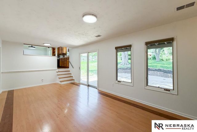 1218 S 165th Street, Omaha, NE 68130