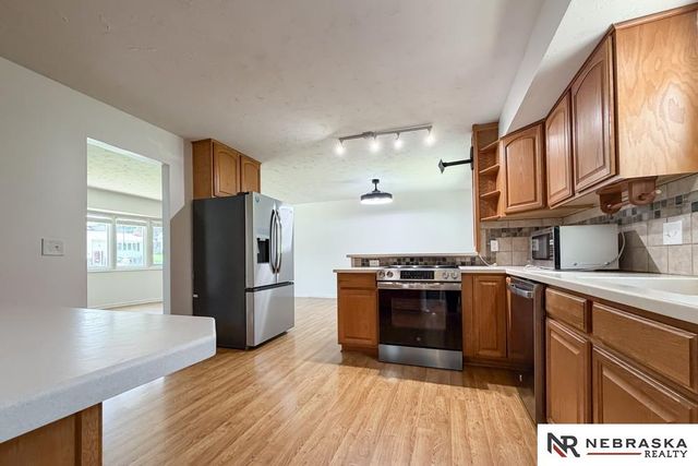 1218 S 165th Street, Omaha, NE 68130