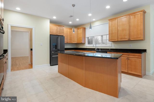 3 MANCHUR CT, Flemington, NJ 08822