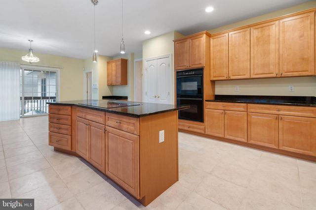 3 MANCHUR CT, Flemington, NJ 08822