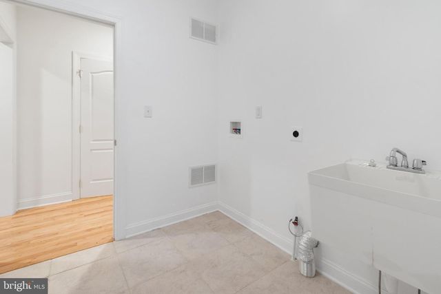 3 MANCHUR CT, Flemington, NJ 08822