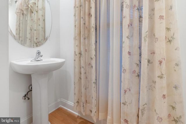 3 MANCHUR CT, Flemington, NJ 08822