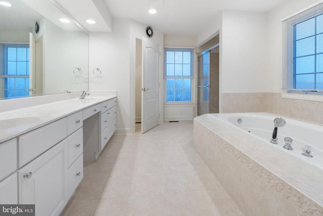 3 MANCHUR CT, Flemington, NJ 08822