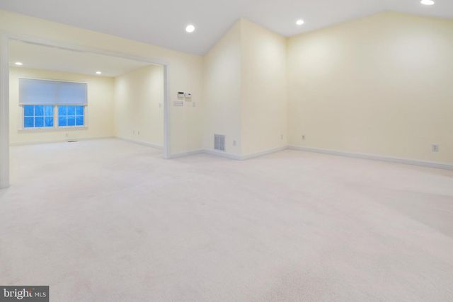 3 MANCHUR CT, Flemington, NJ 08822