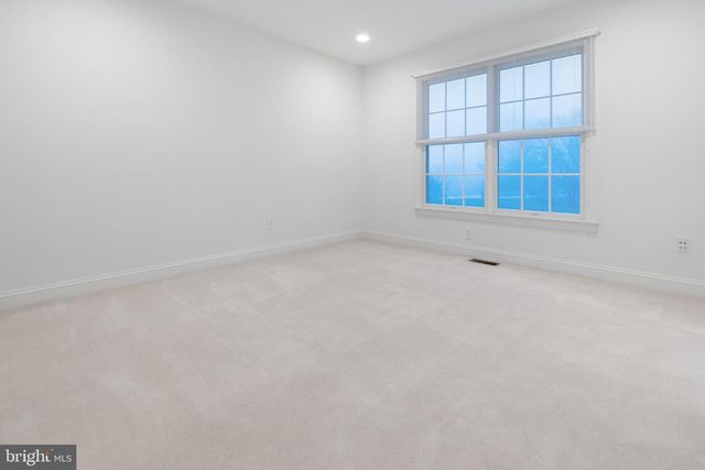 3 MANCHUR CT, Flemington, NJ 08822