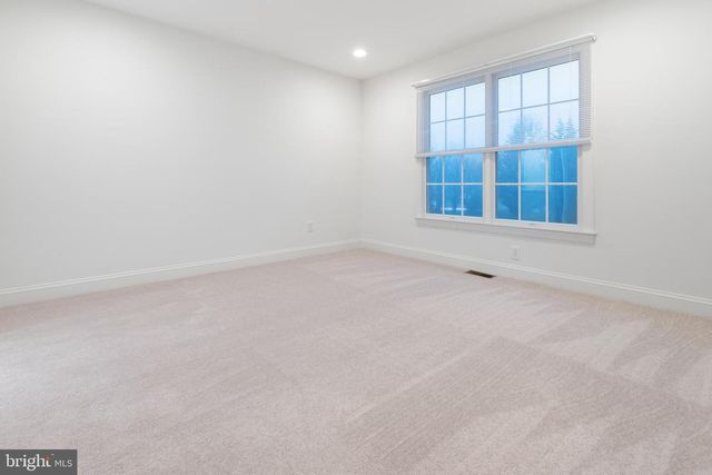 3 MANCHUR CT, Flemington, NJ 08822