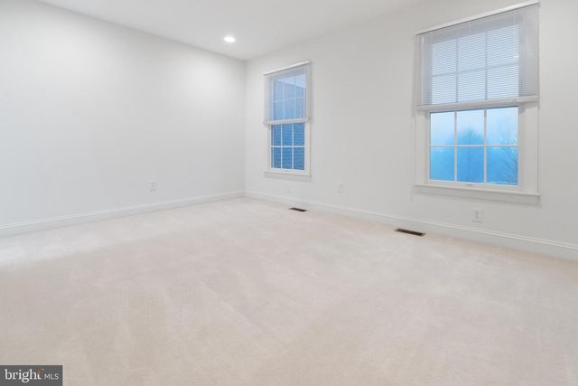 3 MANCHUR CT, Flemington, NJ 08822