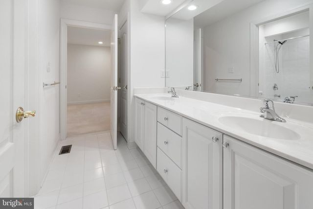 3 MANCHUR CT, Flemington, NJ 08822